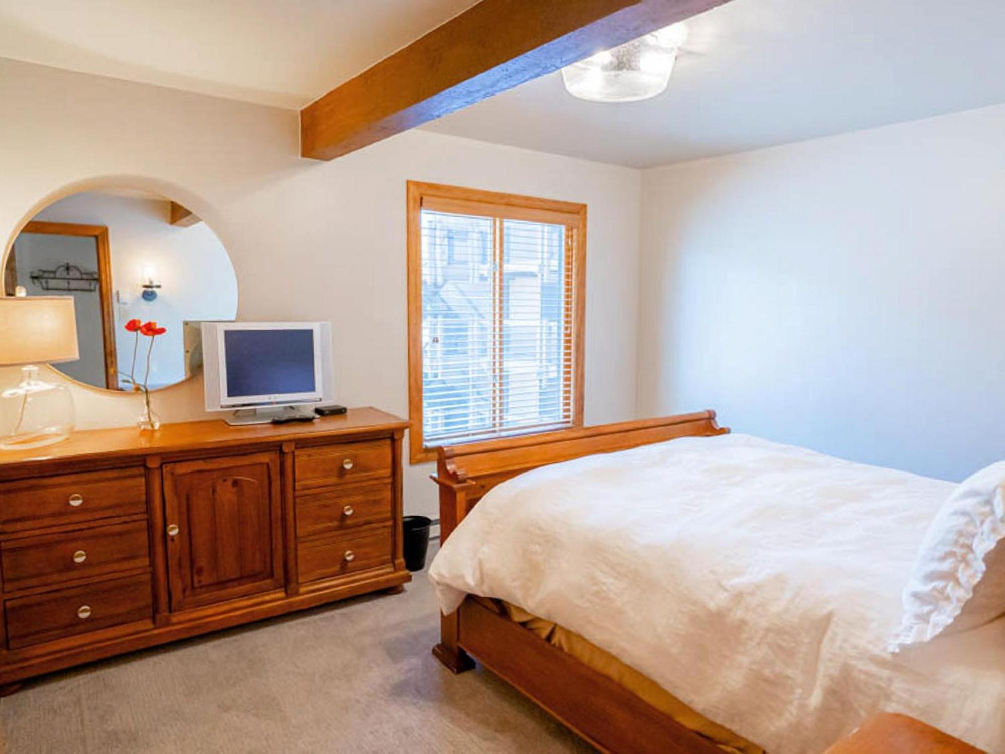 Lift One Condominiums - One, Two, Three Bedroom Units Adjacent To Downtown アスペン 部屋 写真